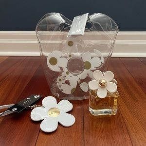 Marc Jacobs Daisy Perfume with FREE tote and keychain